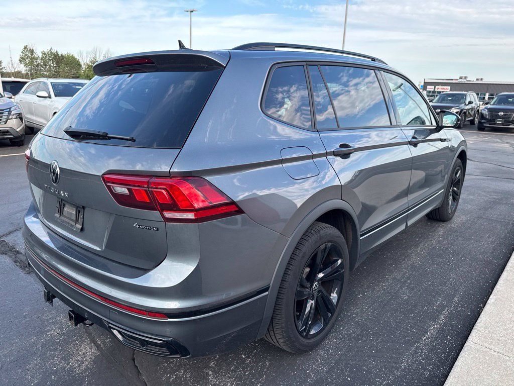 Used 2024 Volkswagen Tiguan SE R-Line w/ MDO Package, Two-Row AWD/4WD image 14