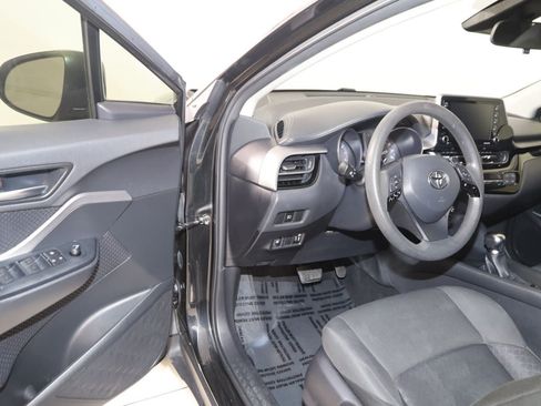 Used 2021 Toyota C-HR LE FWD image 41