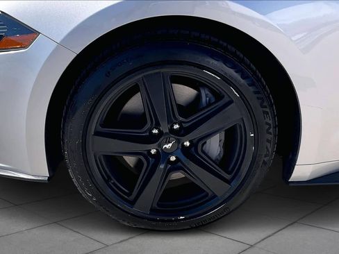 Used 2018 Ford Mustang GT Premium w/ Equipment Group 401A image 11