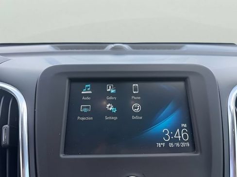 Used 2018 Chevrolet Equinox LS AWD/4WD image 16