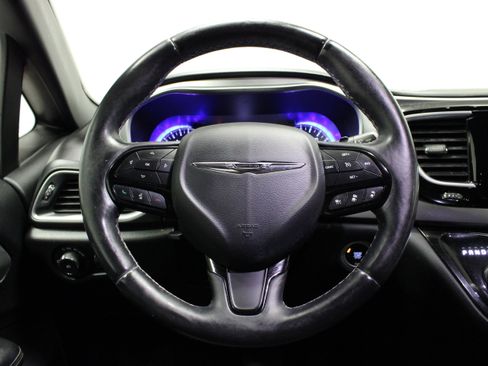 Used 2018 Chrysler Pacifica Touring-L Plus w/ Advanced Safetytec Group FWD image 23