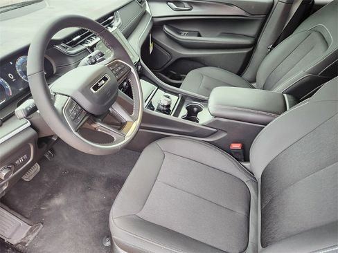 New 2025 Jeep Grand Cherokee Laredo w/ Luxury Tech Group I image 9