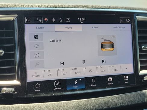 Used 2023 Chrysler Pacifica Touring-L FWD image 27