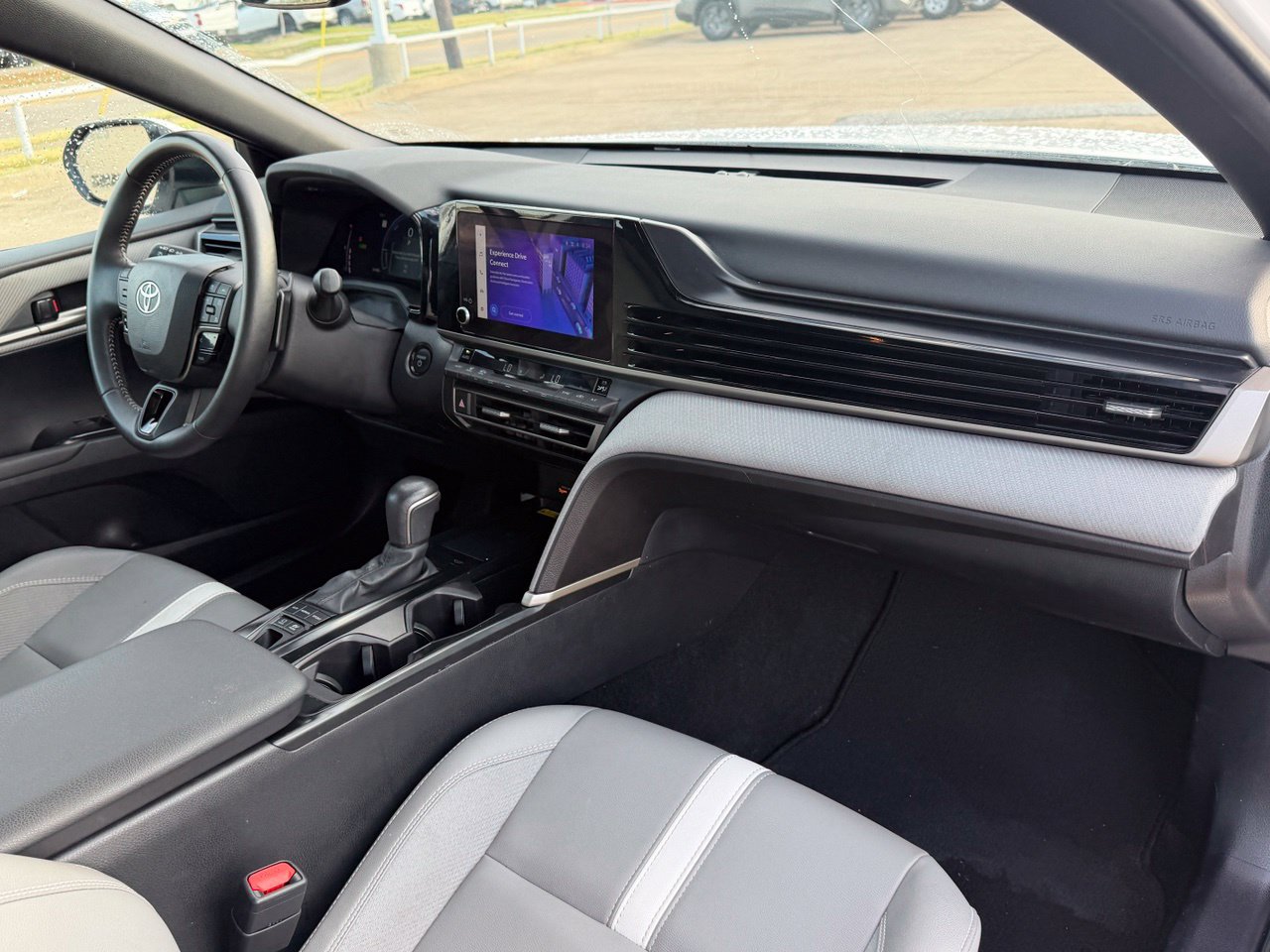 Used 2025 Toyota Camry SE w/ Convenience Package FWD image 34