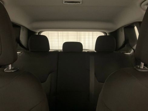 Used 2017 Jeep Renegade Latitude AWD/4WD image 23