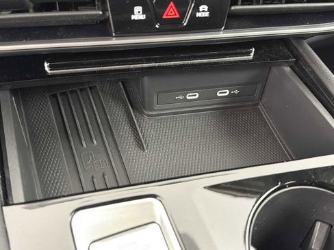 Used 2025 Volkswagen Atlas SE AWD/4WD image 30