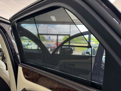 Used 2017 Bentley Bentayga image 34