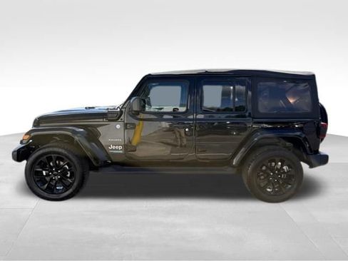 Used 2022 Jeep Wrangler Unlimited Sahara w/ Cold Weather Group AWD/4WD image 12