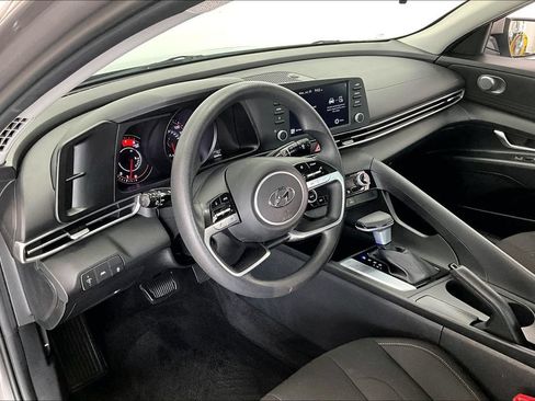 Certified 2021 Hyundai Elantra SEL FWD image 13