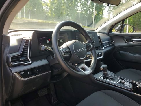 Used 2025 Kia Sportage LX FWD image 15