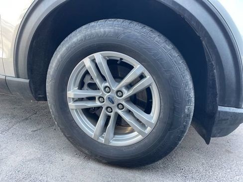 Used 2021 Ford Explorer XLT w/ Equipment Group 202A image 2