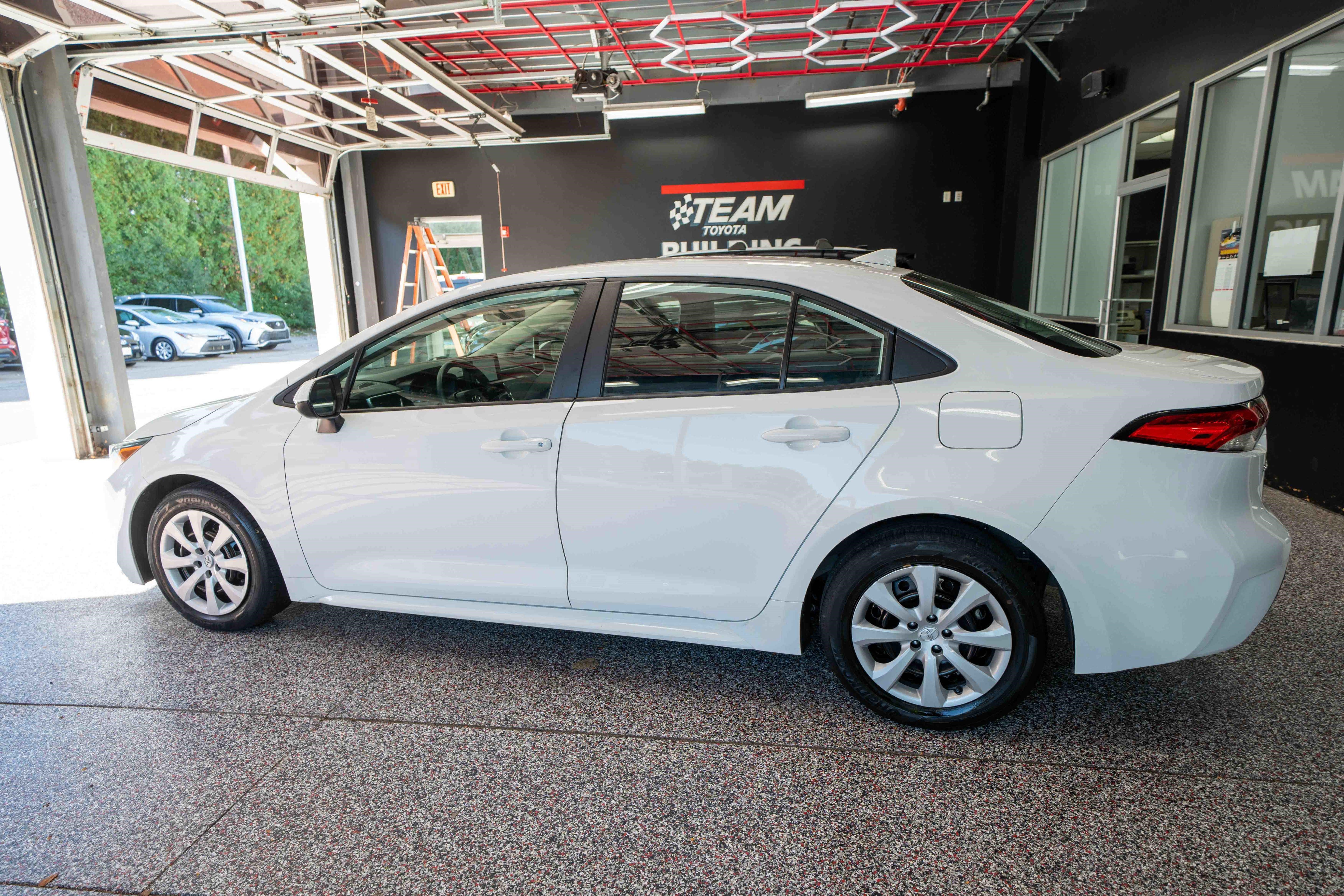 Used 2024 Toyota Corolla LE FWD image 2