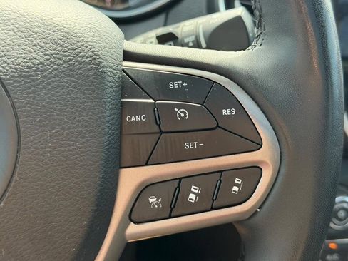 Used 2022 Jeep Cherokee Limited w/ Elite Package AWD/4WD image 18