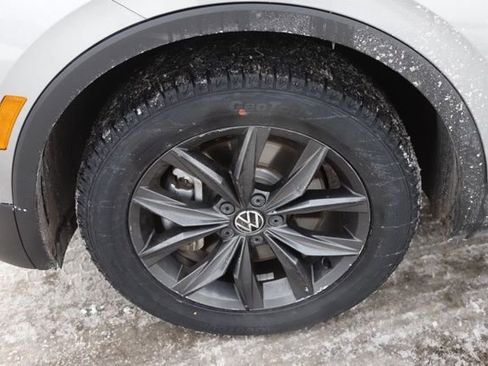 Used 2022 Volkswagen Tiguan SE w/ Panoramic Sunroof Package image 13