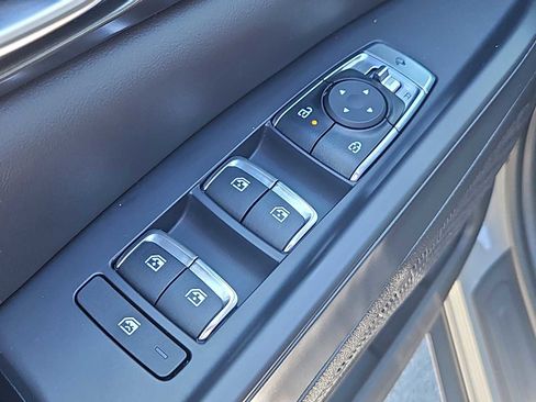 Used 2026 Kia Carnival SX w/ SX Dark Edition Package FWD image 28