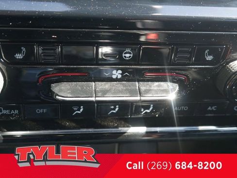 Used 2024 Jeep Grand Cherokee L Limited AWD/4WD image 30