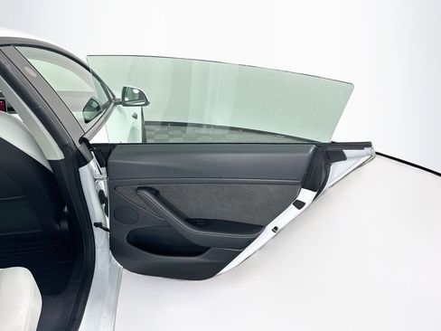 Used 2022 Tesla Model 3 Standard Range Plus RWD image 30