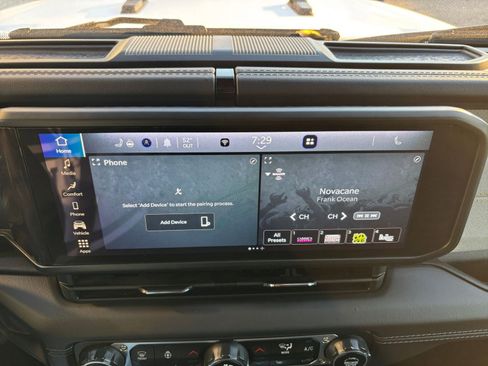 Used 2025 Jeep Wrangler Sahara image 21