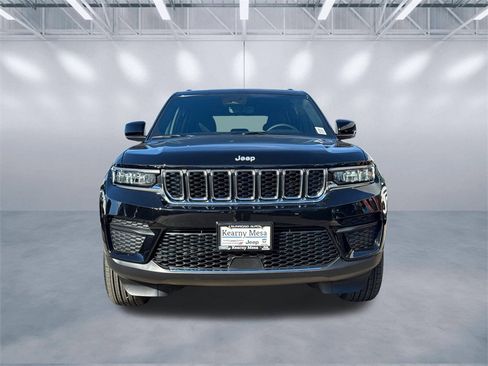 New 2025 Jeep Grand Cherokee Laredo w/ Luxury Tech Group I image 2