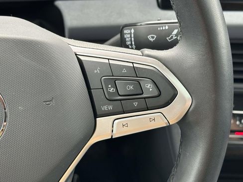 Certified 2025 Volkswagen Jetta SE w/ Sunroof Package image 25