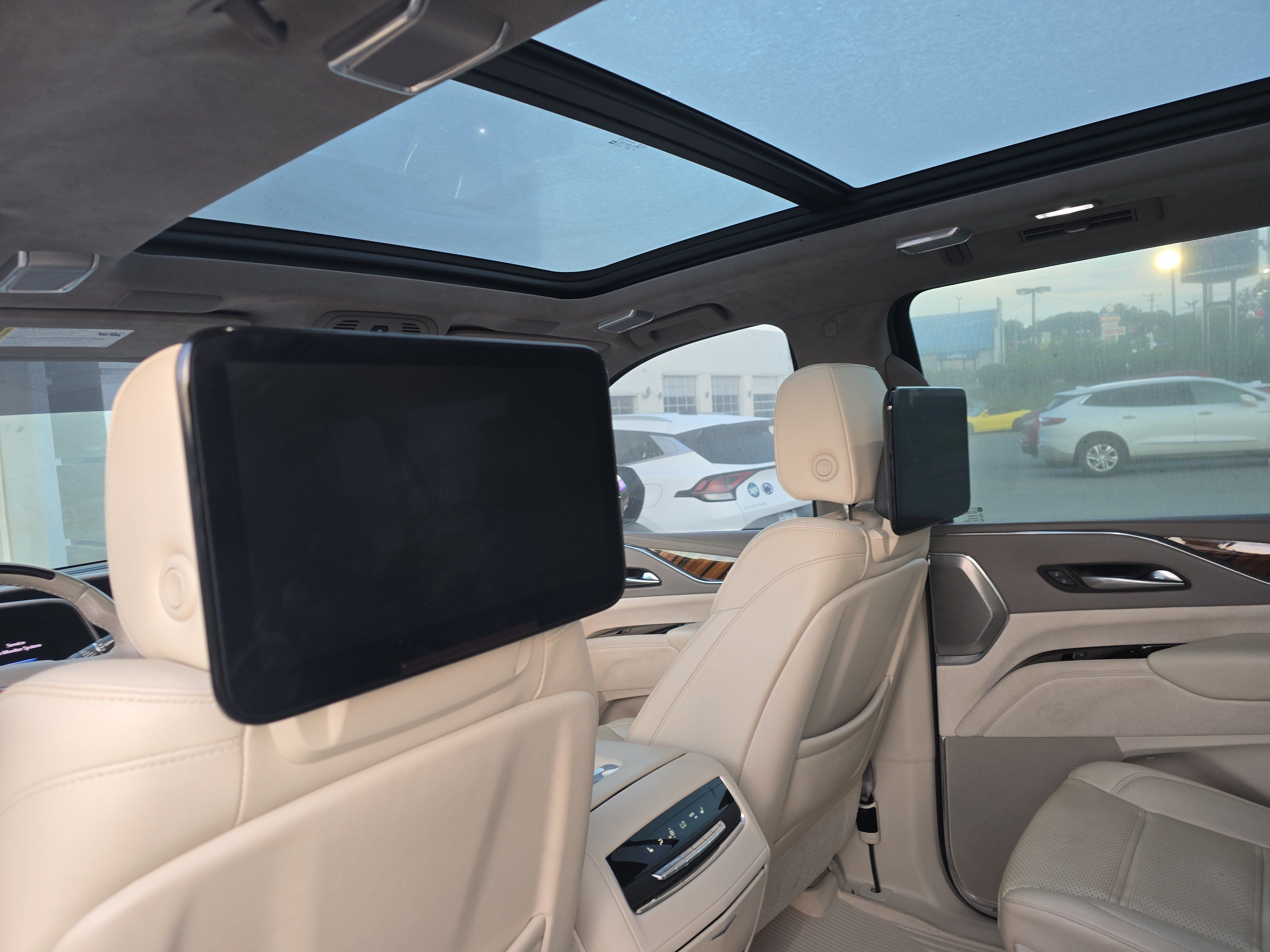 Used 2021 Cadillac Escalade ESV Premium Luxury Platinum AWD/4WD image 20