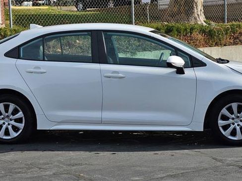 Used 2022 Toyota Corolla LE image 6