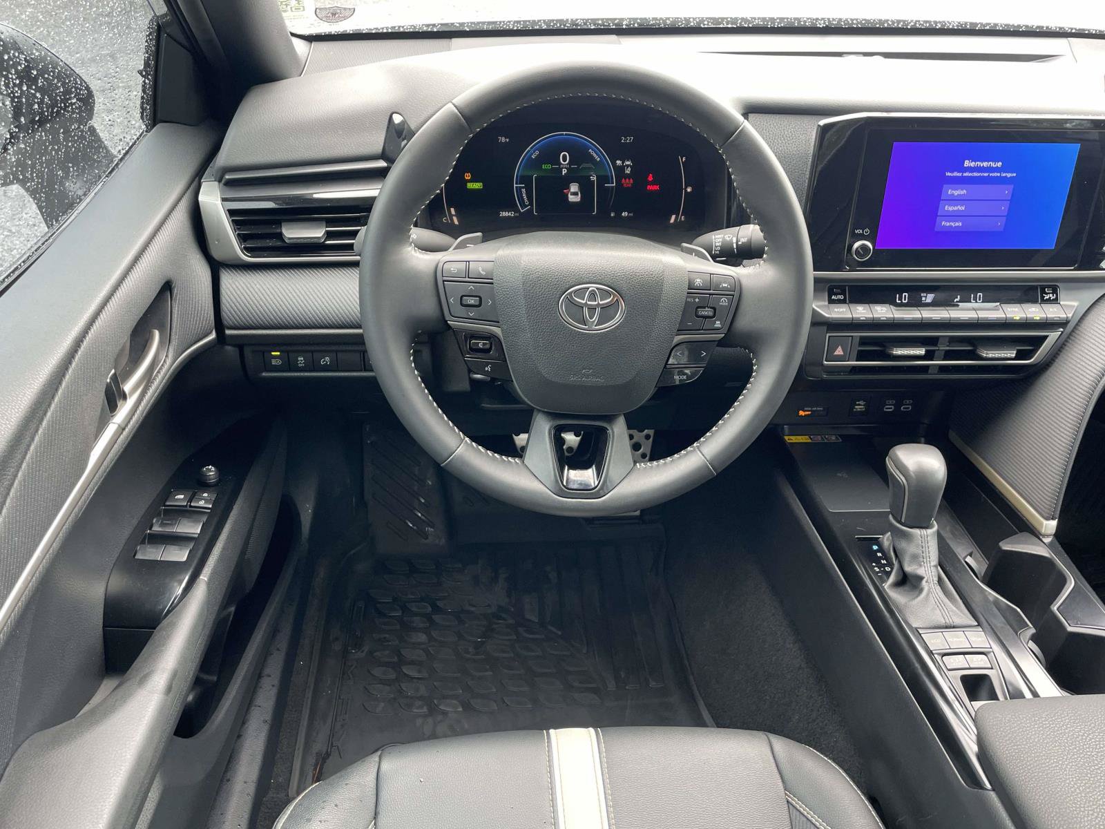 Used 2025 Toyota Camry SE FWD image 11