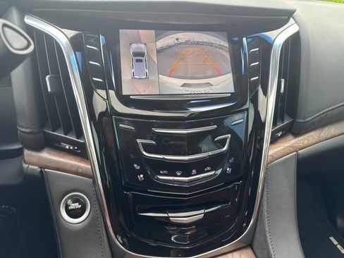 Used 2016 Cadillac Escalade Premium AWD/4WD image 8