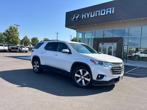 Used 2020 Chevrolet Traverse LT w/ LT Premium Package AWD/4WD image 5