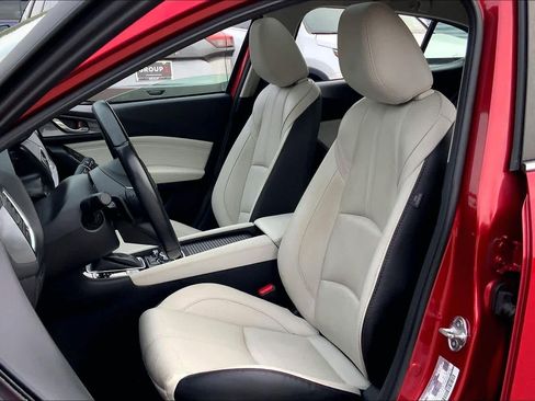 Used 2018 MAZDA MAZDA3 Grand Touring w/ Premium Equipment Package FWD image 8