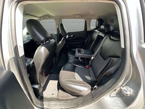 Used 2021 Jeep Compass Trailhawk AWD/4WD image 36
