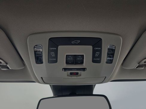 Used 2024 Toyota Sienna XLE FWD image 18