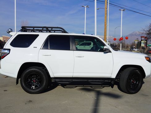 Certified 2022 Toyota 4Runner SR5 Premium image 9