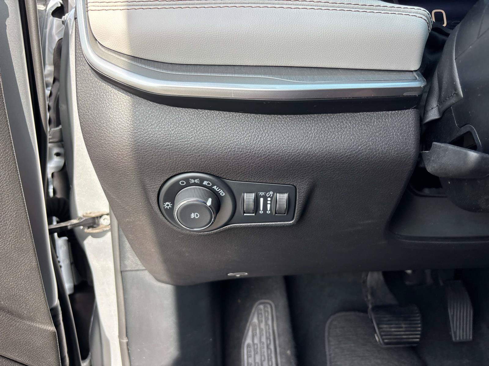Certified 2025 Jeep Compass Limited AWD/4WD image 18