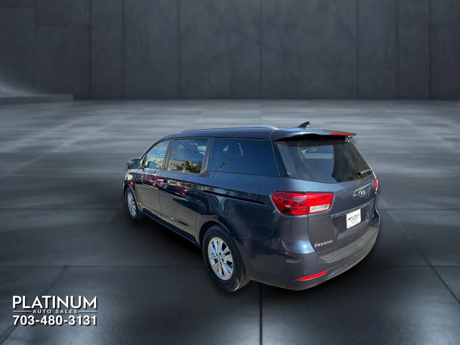 Used 2017 Kia Sedona LX w/ LX Essentials Premium Package FWD image 8