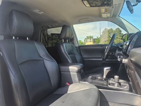 Used 2019 Toyota 4Runner TRD Off-Road AWD/4WD image 46