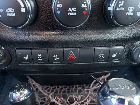 Used 2012 Jeep Wrangler Unlimited Sahara image 23