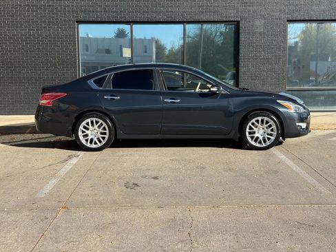 Used 2013 Nissan Altima 3.5 SV image 14