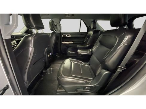 Used 2021 Ford Explorer XLT AWD/4WD image 16