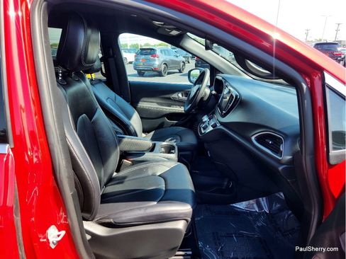 Used 2025 Chrysler Pacifica Select FWD image 45