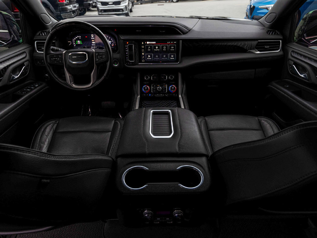 Used 2024 GMC Yukon Denali w/ Advanced Technology Package AWD/4WD image 31
