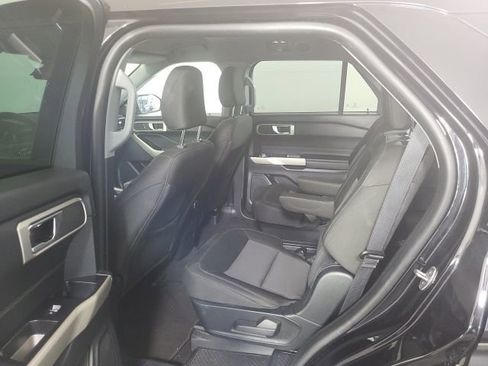 Used 2023 Ford Explorer XLT image 7