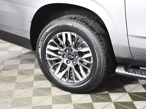 Used 2025 Chevrolet Suburban Z71 image 59