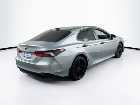 Used 2021 Toyota Camry LE FWD image 5