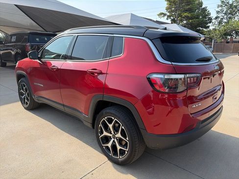 Used 2025 Jeep Compass Limited AWD/4WD image 11