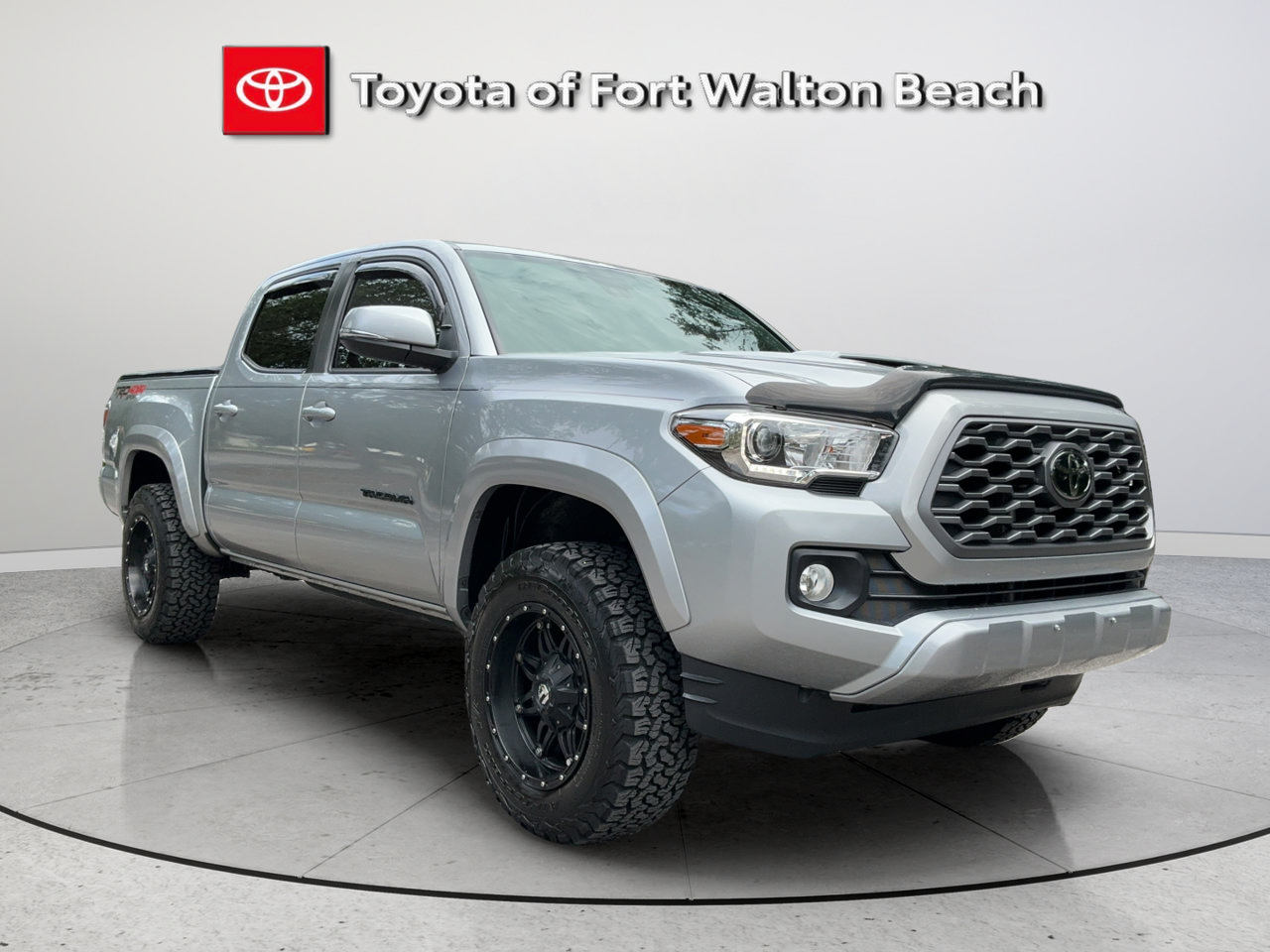 Used 2021 Toyota Tacoma TRD Sport w/ Technology Package AWD/4WD image 2