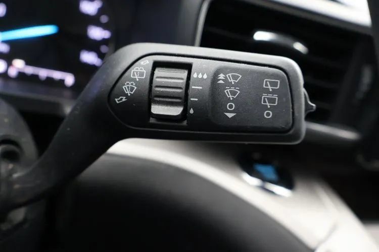 Used 2023 Ford Explorer XLT w/ Equipment Group 202A AWD/4WD image 25
