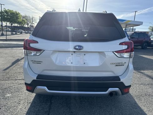 Used 2021 Subaru Forester Touring image 4