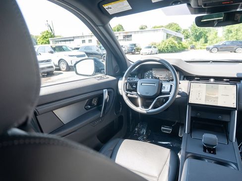 Certified 2025 Land Rover Discovery Sport Dynamic SE AWD/4WD image 19