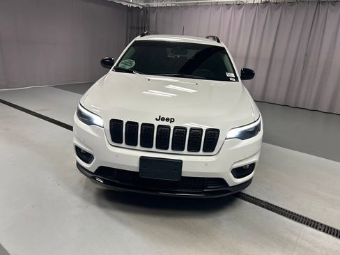Used 2023 Jeep Cherokee Altitude Lux AWD/4WD image 2